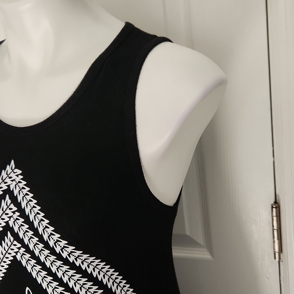 Black and White Sleeveless Mandala Pattern Handkerchief Hem Dress - Picture 8 of 9